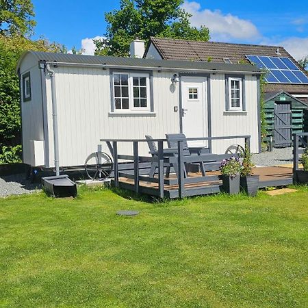 Small Cozy Shepherd Hut 20 By 7 Feet With Boxed In High Double Bed Balmacara Εξωτερικό φωτογραφία