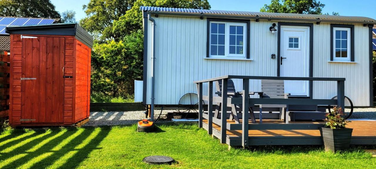 Small Cozy Shepherd Hut 20 By 7 Feet With Boxed In High Double Bed Balmacara Εξωτερικό φωτογραφία