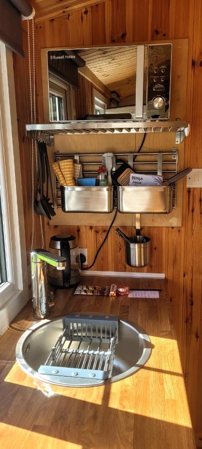 Small Cozy Shepherd Hut 20 By 7 Feet With Boxed In High Double Bed Balmacara Εξωτερικό φωτογραφία